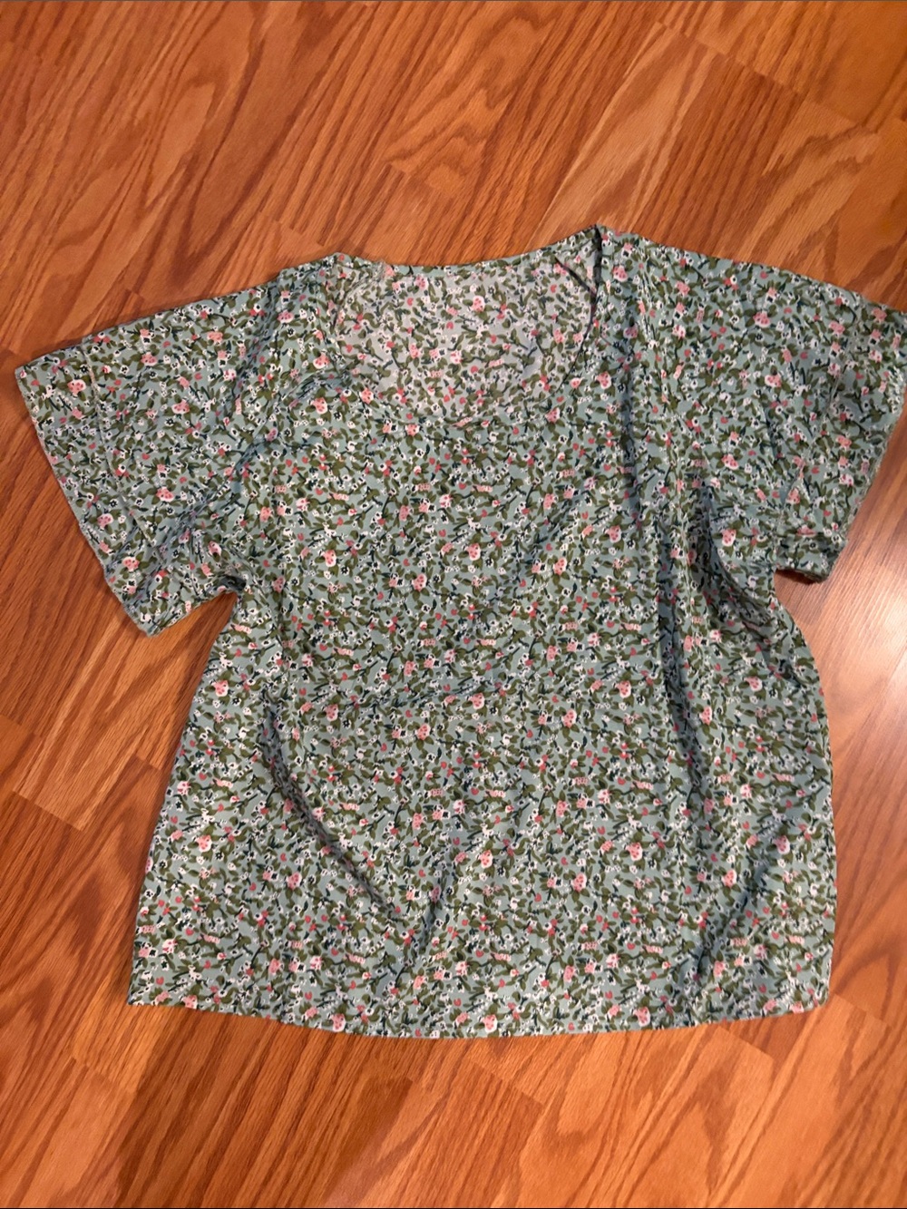 Women's Green Floral Short-Sleeve Blouse